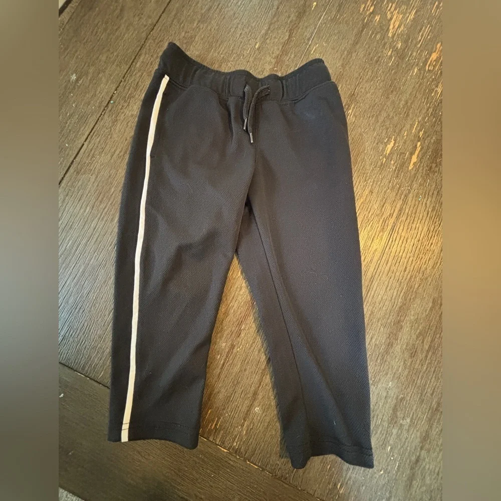 OshKosh B'gosh 3T Red & Black Joggers-excellent condition. Can go with anything! - Picture 2 of 8